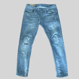 Säljer dessa riktigt sjysta dondup George jeans. 👖  Vid frågor och funderingar skriv gärna! Storlek 33 sitter något mindre  