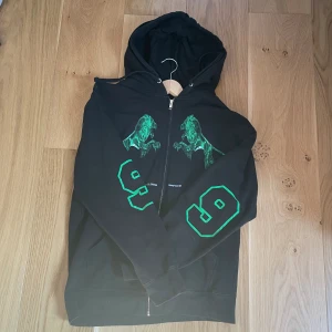 Bladee / drain gang the fool hoodie - Storlek M knappt använd fåtal gånger  Bladee The Fool hoodie 