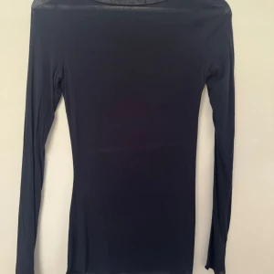 Långärmad tröja  - Långärmad tröja i mörkblå från Intimissimi 