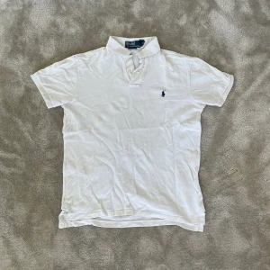 Ralph lauren piké T-shirt  - Ralph lauren piké i fint skick, storlek S