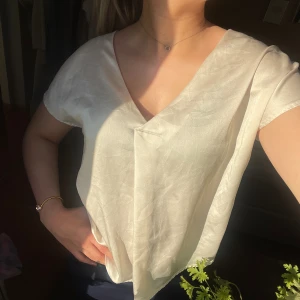 Topp - Jättefin satintopp från Mango!! superbra skick☺️