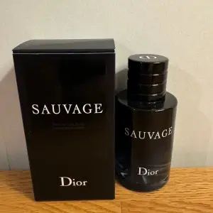 Hej, säljer nu min Dior Sauvage EDT 50ml parfym då doften inte passar mig. Nypris är 990kr och säljer för 550kr. Använd en gång så är nästan helt full. Vid funderingar är det bara att skriva