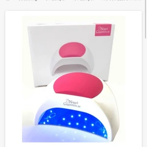 Led/uv lampa för gelenaglar - Säljer en uv lampa för naglar då jag inte gör naglar längre, den är i bra skick lite torkad gele men inget som påverkar. Du kan välja olika inställningar på hur länge den ska lysa. Köptes för 999 kr/st säljer den för 400kr🥰  