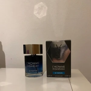 Ysl lhomme le parfum - Säljer nu min ysl lhomme la parfum. Endast test sprayad, skulle köpa Bleu electrique men kollade inte tillräckligt noga när jag beställde. Fin doft men inte vad jag ville köpa. 100ml flaska endast test sprayad. Nypris 1300, mitt pris 949kr