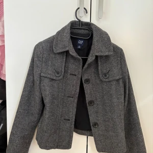 Vår kappa - Fin vår kappa som inte kommer till användning längre men är i bra skick💕