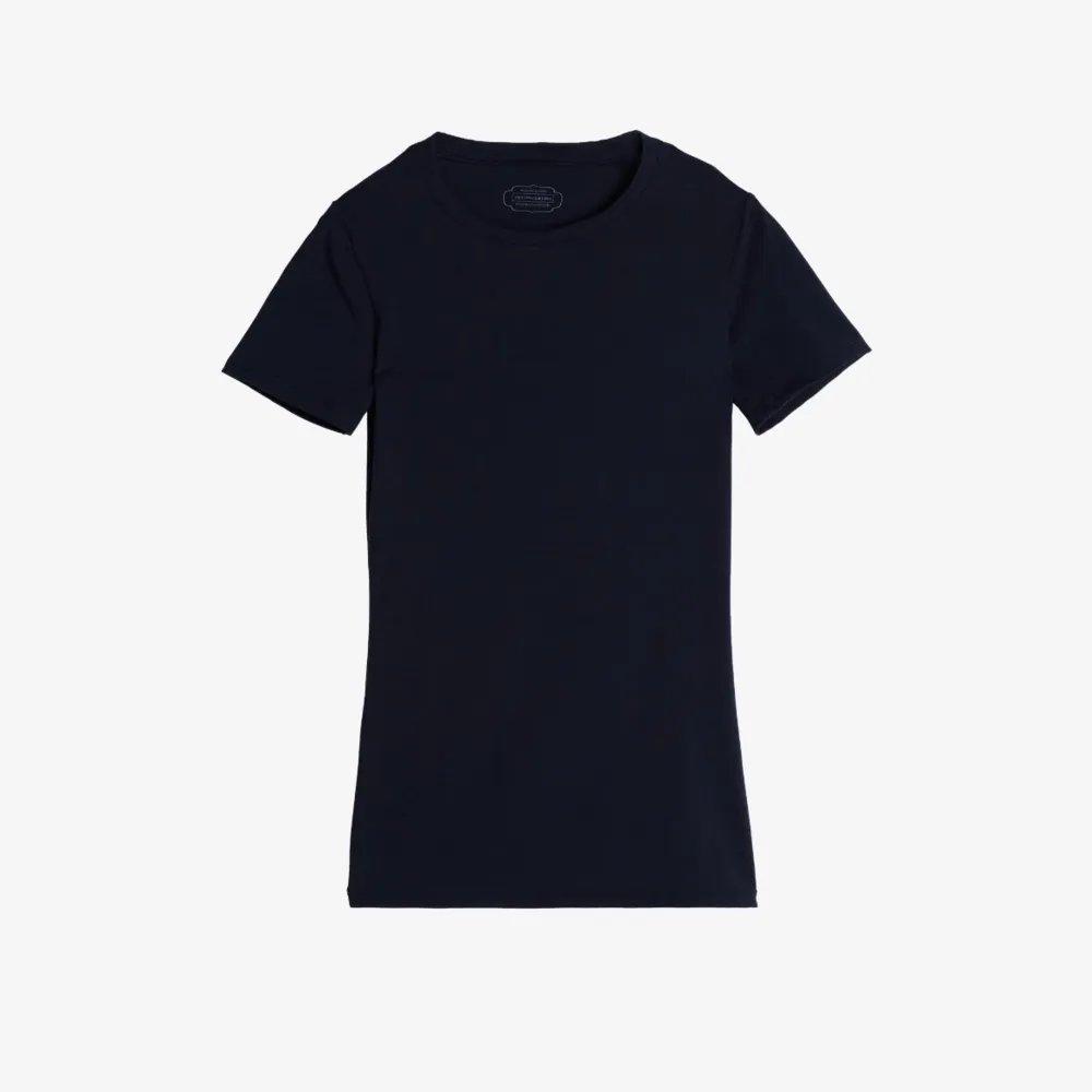 finaste marinblåa t shirten från intimissimi! inga tecken på användning & i nyskick💘 . T-shirts.