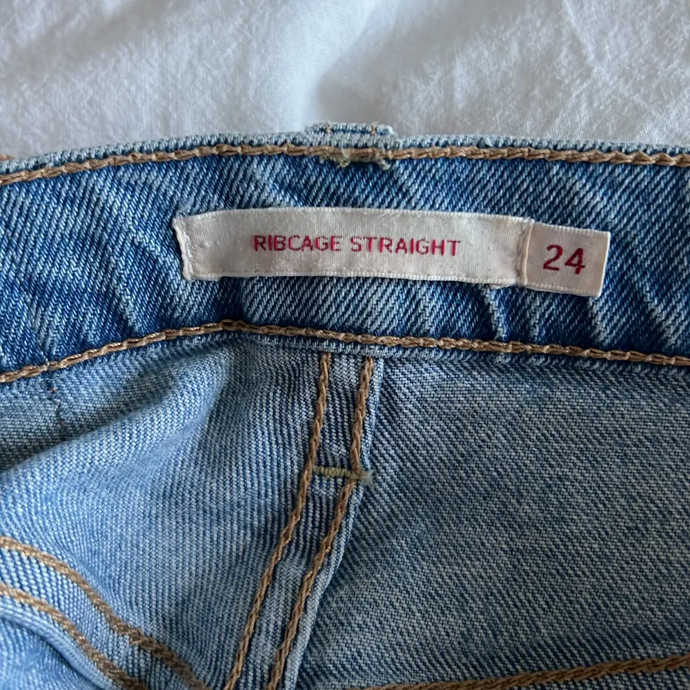 Ribcage jeans storlek 24. Jeans & Byxor.