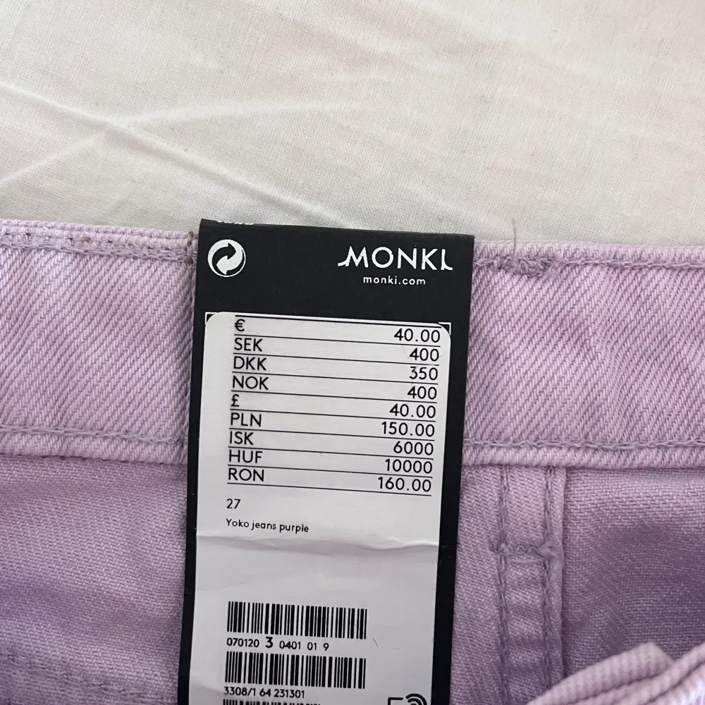 Helt nya monki jeans. Aldrig använda och köpte för 400kr.. Jeans & Byxor.