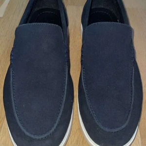 Lofers skor  - Helt nya skor som jag inte använt rån Zara och är 10\10 skick och fraktas samma dag.