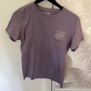 T-shirt, Jack & Jones - Märke: Jack & Jones Skick: Bra, använd  Köpare betalar frakten!👍🏼