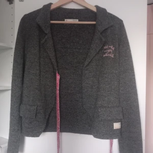 Odd Molly tröja - Grå Odd Molly tröja 🩷