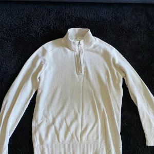 Polotröja vit - En fin fräsch vit polotröja för ett dunder pris