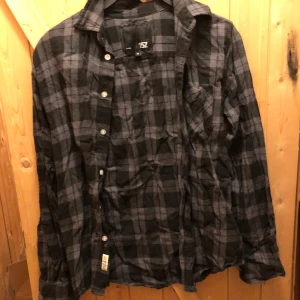 Flanell skjorta  - Knappt använd  Herr s