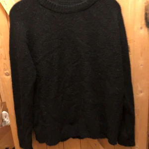 Oversized stickad tröja  - Oversized fit  Mjuk Passar som M