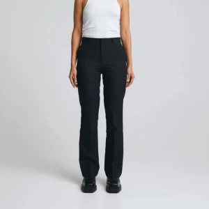 Kostymbyxor  - Säljer dessa kostymbyxor från bikbok då det inte kommer till användning längre💕Dom är använda några få gången men är fortfarande i bra skick☺️