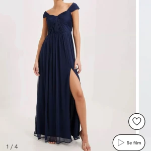 Balklänning!!💙 - Säljer min superfina balklänning från 9ans bal. Den är endast använd en gång. Om du har några funderingar skriv till mig!🥰