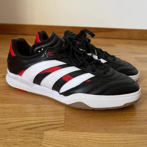 Adidas - Predator Mundial - Helt oanvända Predator Mundials som jag vann i en tävling. Så lådan fattas tyvärr. Ligger på ca 1 350kr i butik.