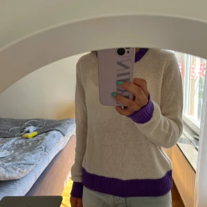 From future Kashmir tröja  - Säljer min helt nya from future tröja. Den är jättefin och passar perfekt till allt. Jag säljer tröjan för att den inte passar mig. Tröjan är i storlek s men passar även för folk som har storlek xs.  Pris kan diskuteras 