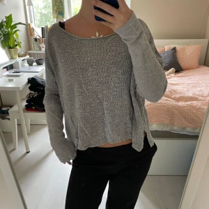 Grå stickad tröja - Grå stickad tröja