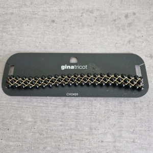Halsband  - Gina Tricot  Oanvänd 