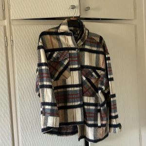 Ocersized jacka Zara - Storlek S. Som ny. Lagom oversized. Är som en storlek M.