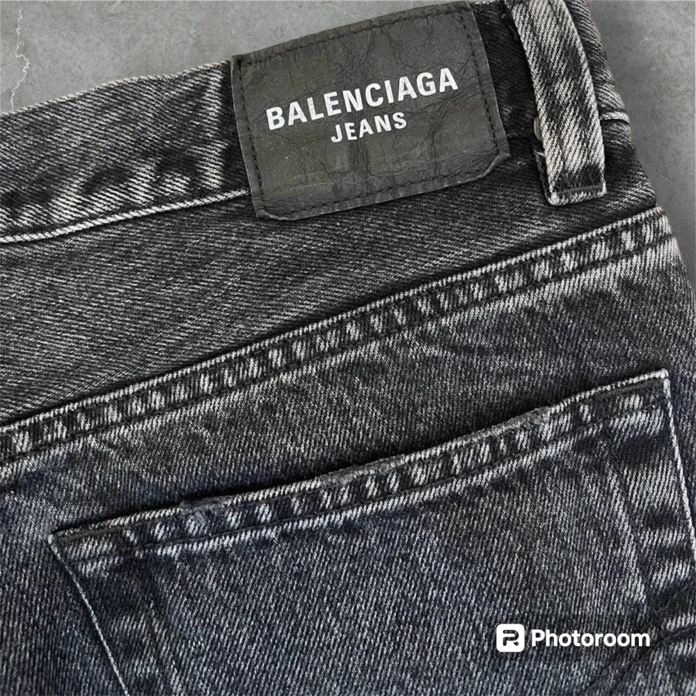 Balenciaga Lost Tape Flare Denim - Skick 9/10 - Black Wash - Size S - Holy Grail 🙏 - Säljer pga storlek - Dimensions kan man få i dm's - Skriv inte om money ej finns! - Kvitto finns från balenci - Authentic såklart - Dm's för mer!!. Jeans & Byxor.