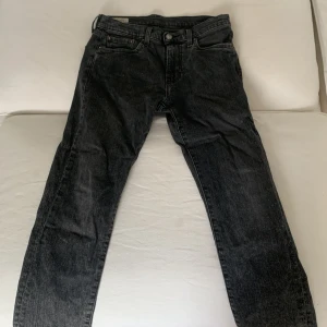 Levis jeans 502 - Tja! Säjer dessa ass snygga Levis jeans pga att dom har blivit för små tyvär. Dom är i ok skick.