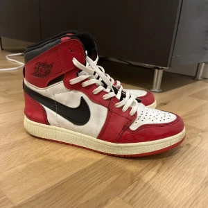 Jordan skor - Jordan skor lite stora i storleken så passar på nån som har 37/38