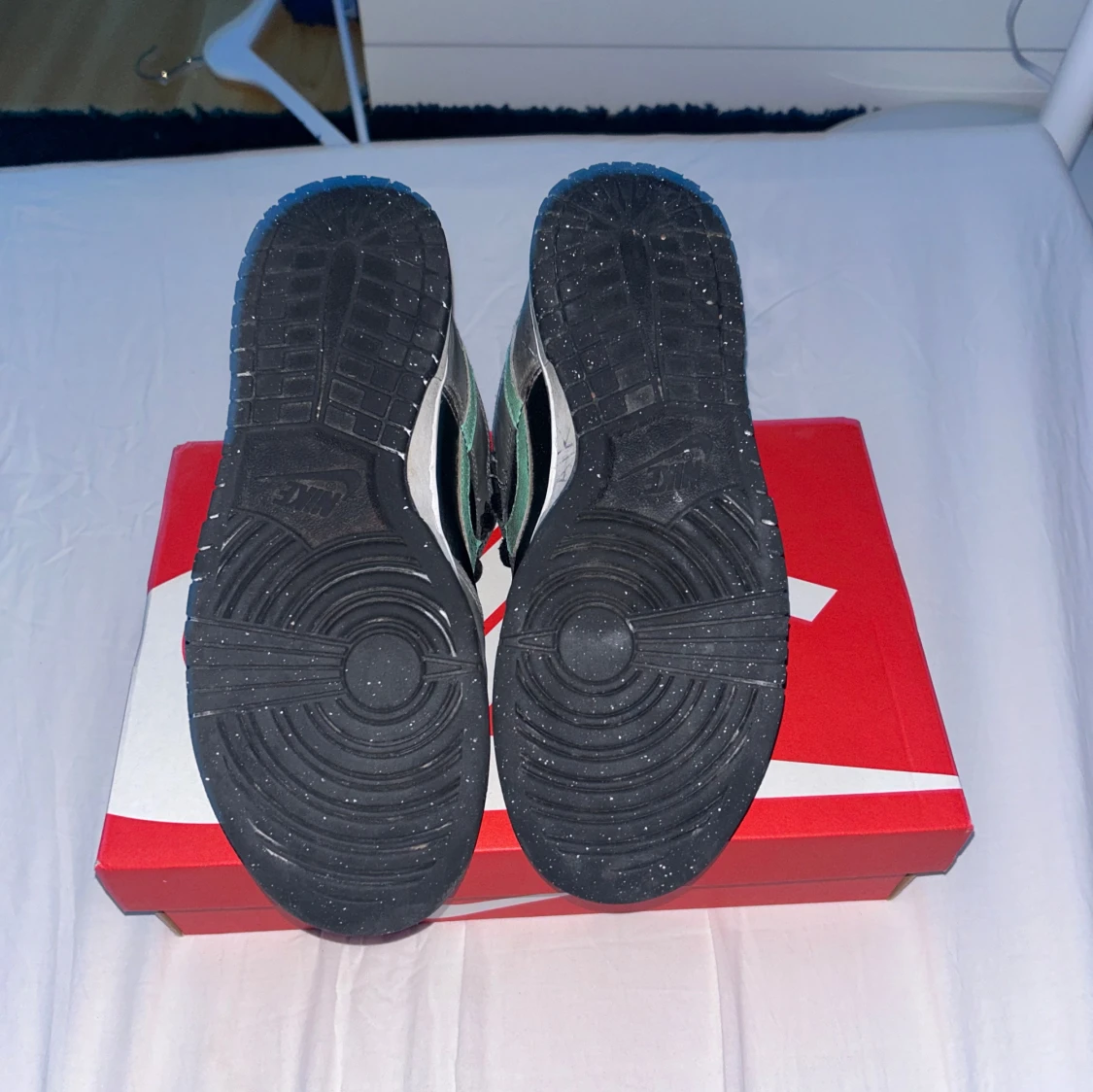 Hej jag säljer mina feta Nike dunks därför att det var tyvärr fel storlek de har endast används vid 3 olika tillfällen - 90