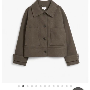 Kappa - Säljer denna superfina kappa som inte kommer till användning längre💗 Köpt för 1000 och säljer nu för halva priset men det kan absolut diskuteras🥰🥰