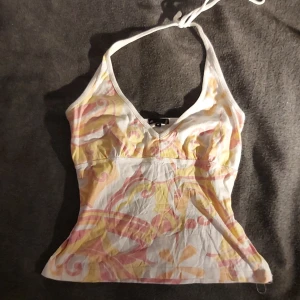Gulligt y2k linne - Storlek M men den är lite liten i storleken💗