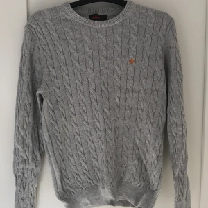 Morris sweatshirt  - Morris sweatshirt. Använt ibland, finns 2-3 fläckar på framsidan men här att tvätta bort.