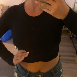 Tröja - Stretchig magtröja i fint skick🌸