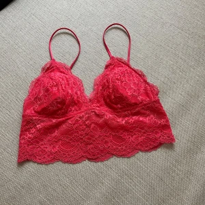Bralette - Färgglad bralette köpt på Ullared. Korallfärgad
