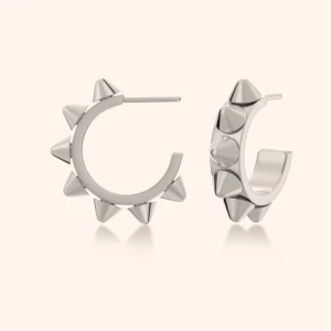 Edblad spike örhängen - Köptes för 399kr och är sällan använda. Säljer för att dem inte är min stil.🥰 (Pris kan diskuteras vid snabb affär)