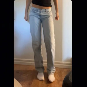 Ginatricot jeans  - Jättefina jeans som jag aldrig använder som bara ligger och tar plats💘💘