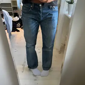 Lågmidjade bootcut 501 jeans från Levis i storlek 30/30