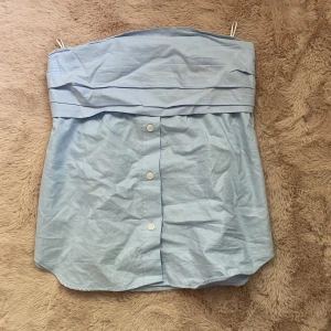 Zara topp - Blå zara topp som aldrig använts försöker sälja snabbt 😊