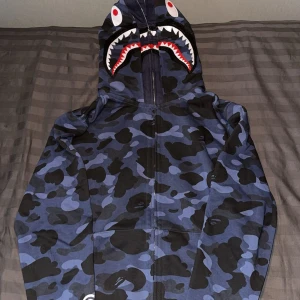 Bape Full Sizpe Hoodie Storlek S - Helt oanvänd Bape Full Zip hoodie i storlek S  Mitt pris 750kr