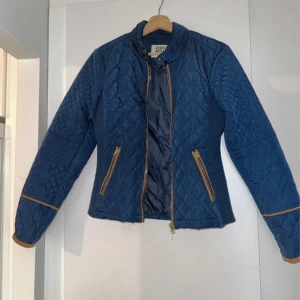 Vår/höst jacka - Mycket bra skick, i storlek M/38 