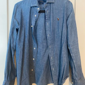 Jeansskjorta Ralph Lauren - Lite sliten i sömnen baktill.