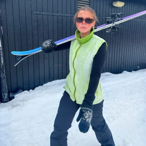 Grön väst - AFTERSKI! Grön cool väst! Passar 34-38