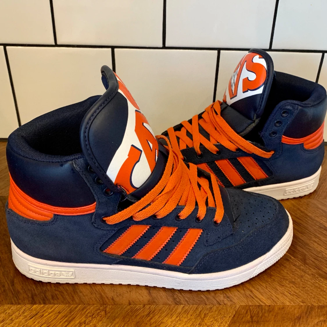 Adidas centennial Mid NBA