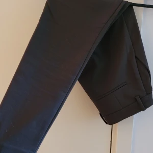 Kostymbyxor HM - Gröna kostymbyxor från HM. Sparsamt använda och i fint skick!