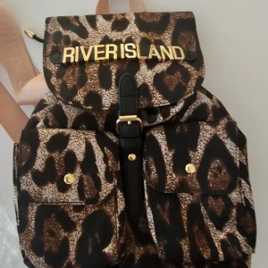 River Island Ryggsäck - Måttligt använd.