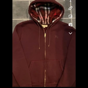 Söker denna burburry tröja i storlek s - Söker denna i s