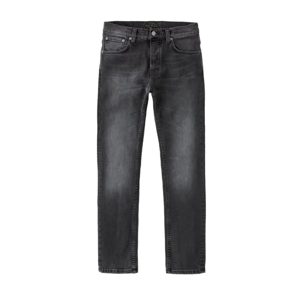 Nudie jeans modell Grim Tim i färgen Dark Cove. De är för stora för mig och har därför knappt använts. Storlek W30 L32 och färgen är grå/svart. Hör av dig om du har frågor!. Jeans & Byxor.