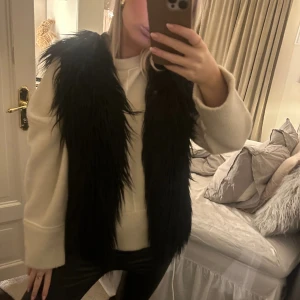 Päls väst - Säljer då den ej kommer till användning ❤️❤️💘