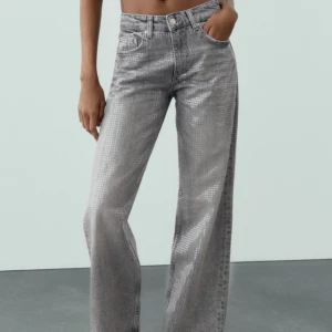 6688/211 Jeans Zara - Helt nya, prislapp kvar, aldrig använda. Nypris 699 kr