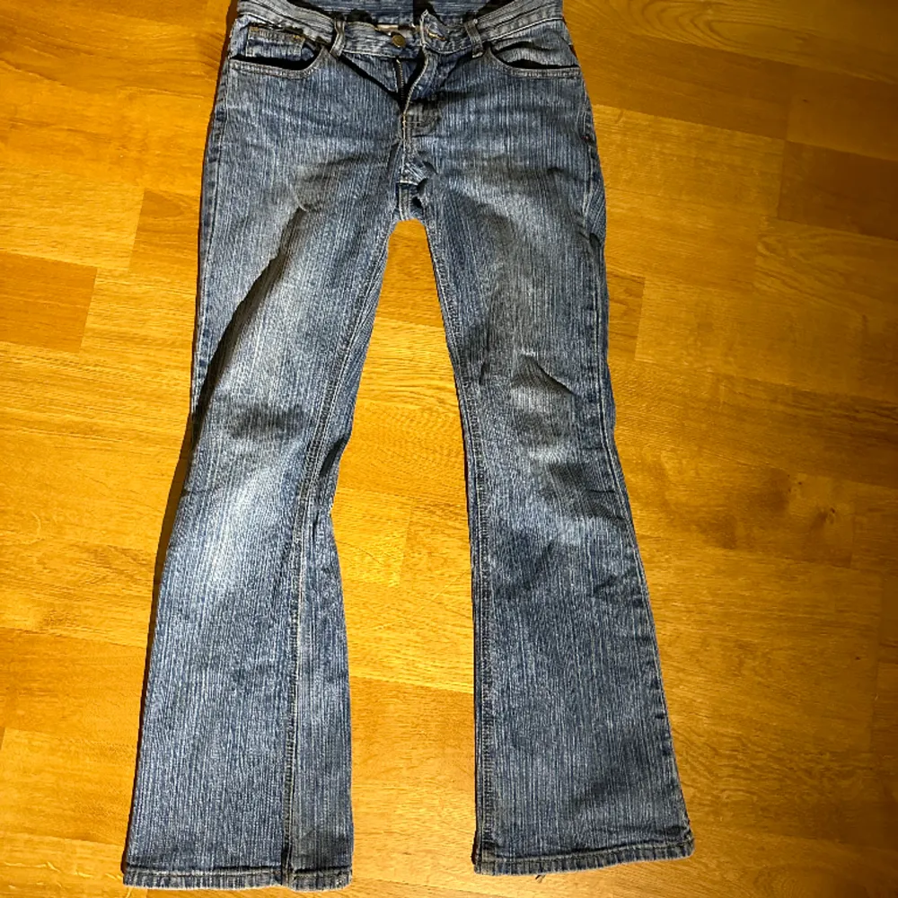 Lågmidjade jeans från brandy Melville! Knappt använda och superfint skick💗 midjemått 39 och innerben 80💗 p. Jeans & Byxor.